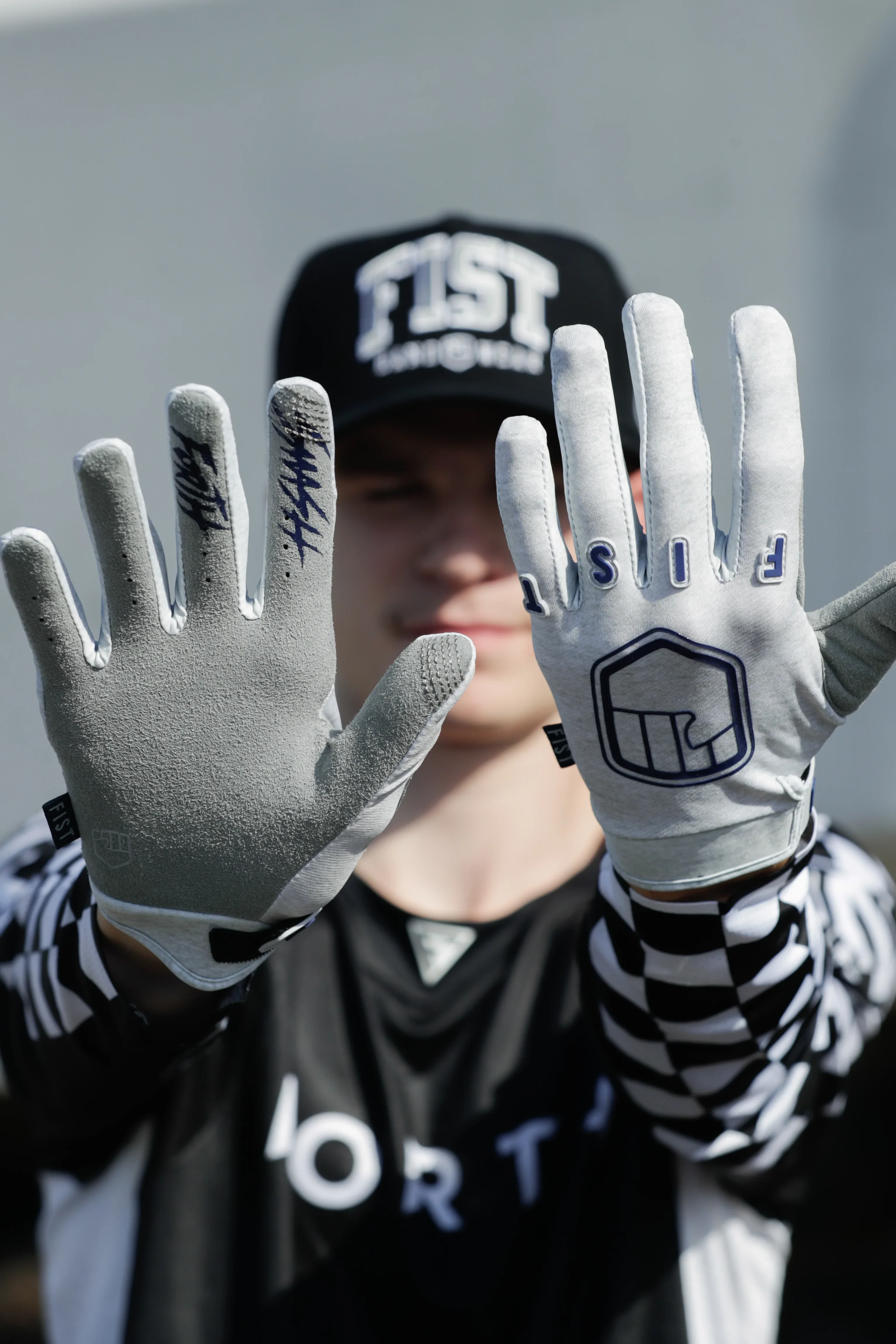 Fist Handwear Strapped Grey Trackie Gloves - Image 4